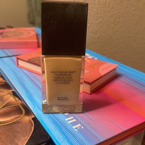 NARS Light Reflecting Foundation Deauville L4 Shade - Picture 2 of 3